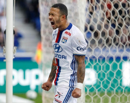 Bạo loạn kinh hoàng: Depay bị hành hung, hủy bỏ trận đấu - 1