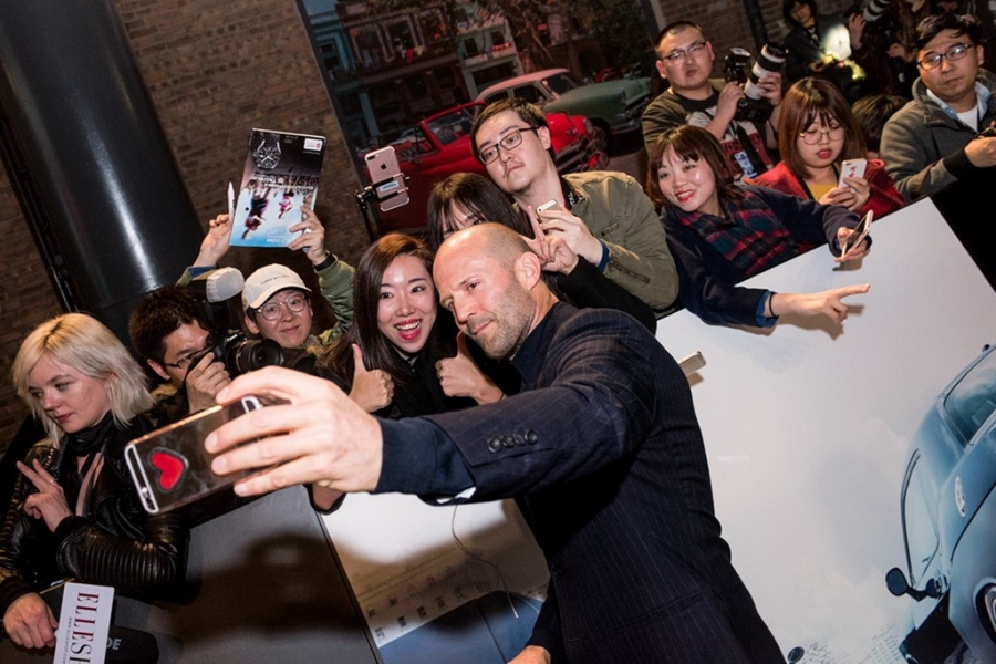 Giai ma ky luc phong ve vo tien khoang hau cua ‘Fast & Furious 8’ hinh anh 6