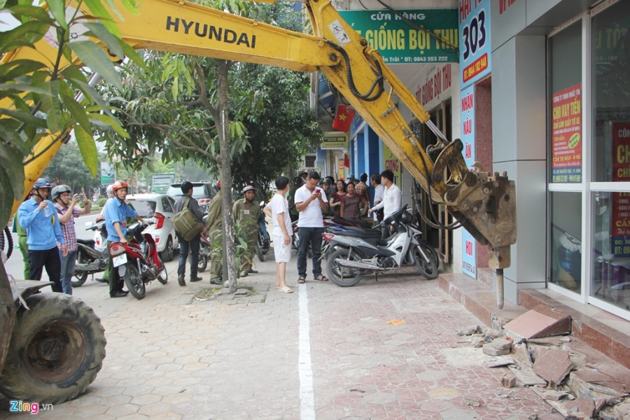 Nghe An don dep via he bang may khoan pha, bua ta hinh anh 1