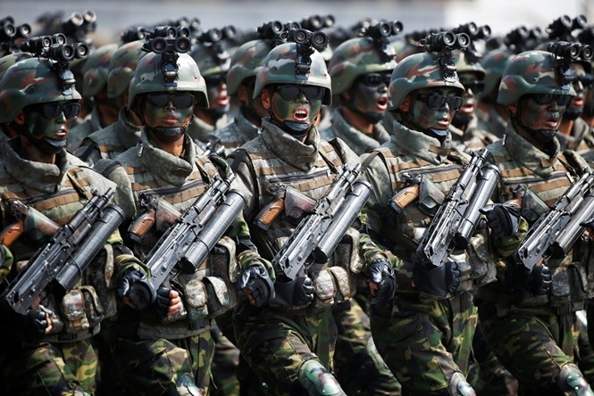 Các thành viên lực lượng đặc nhiệm Triều Tiên trong cuộc duyệt binh ngày 15.4 /// Reuters