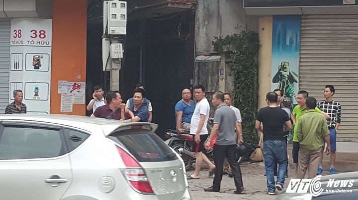 Hinh anh Video: Di vao lan BRT nguoi tren o to hung hang danh lai xe may