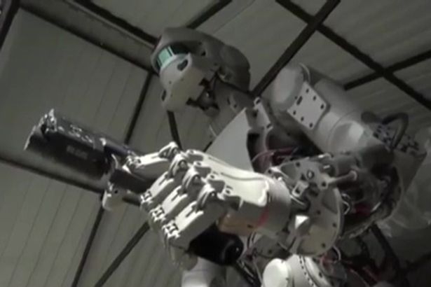 he lo ve doi quan robot “ke huy diet” cua putin hinh anh 1