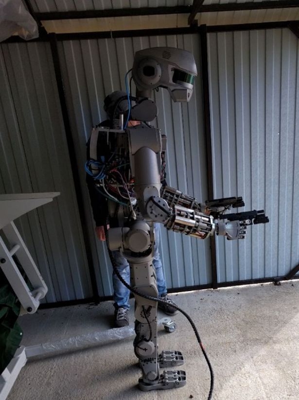 he lo ve doi quan robot “ke huy diet” cua putin hinh anh 2