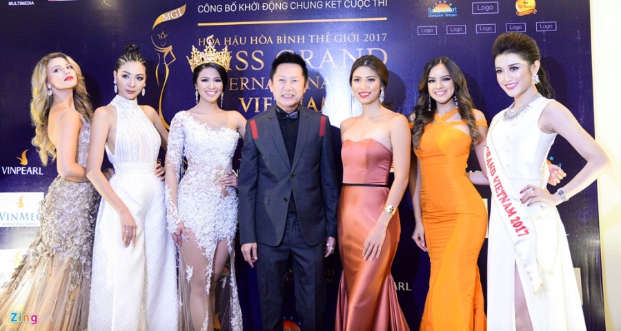 Huyen My noi bat ben dan nguoi dep Hoa hau Hoa binh The gioi o hop bao hinh anh 2