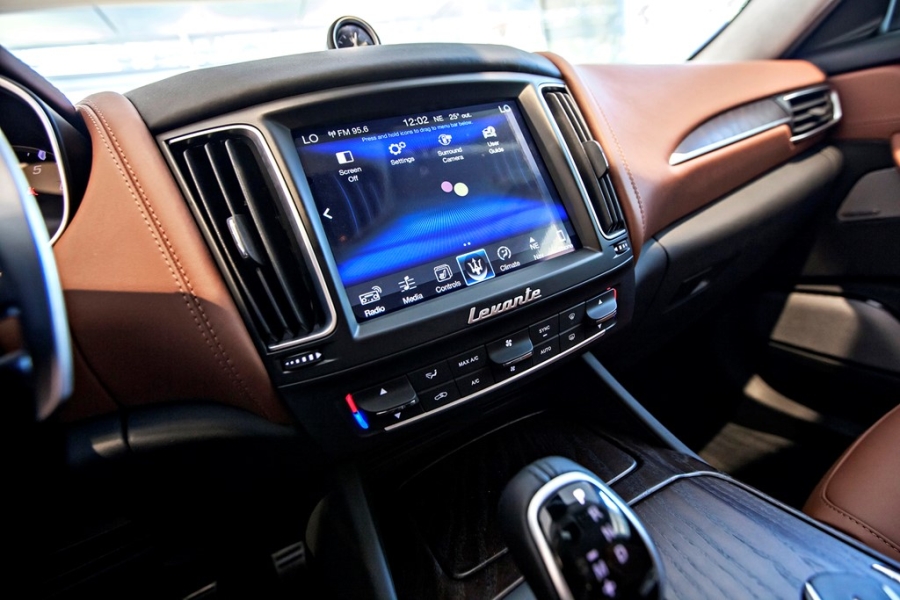 Maserati Levante ban dac biet trung bay o Sai Gon hinh anh 7