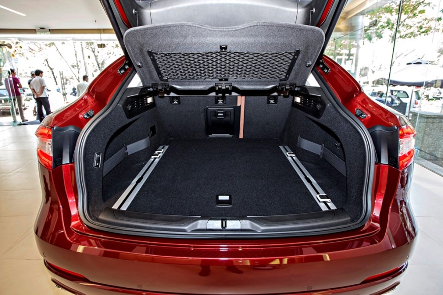 Maserati Levante ban dac biet trung bay o Sai Gon hinh anh 11