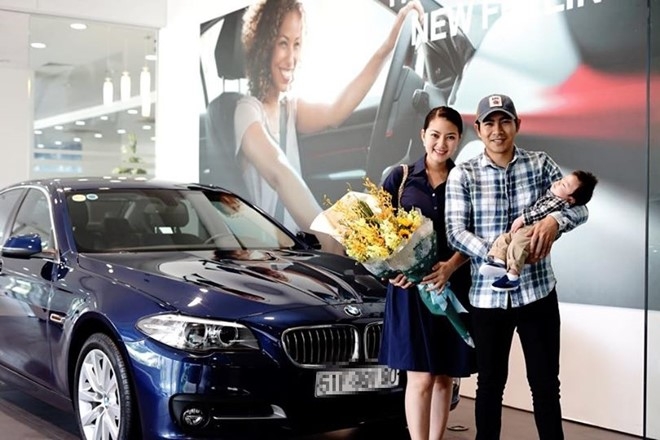 Ngoc Lan duoc ong xa tang xe hop sau khi sinh con trai hinh anh 1