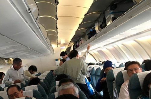 phat hien khach nuoc ngoai trom gan 400 trieu dong tren may bay hinh anh 1