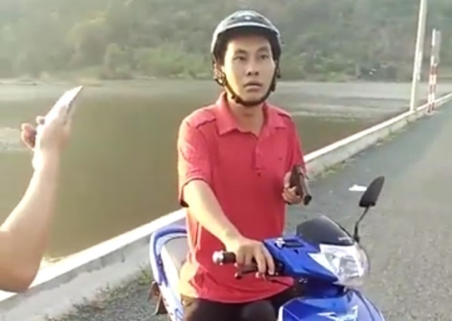 Pho phong nong nghiep dung sung nhua doa dan bi phat 7,5 trieu dong hinh anh 1