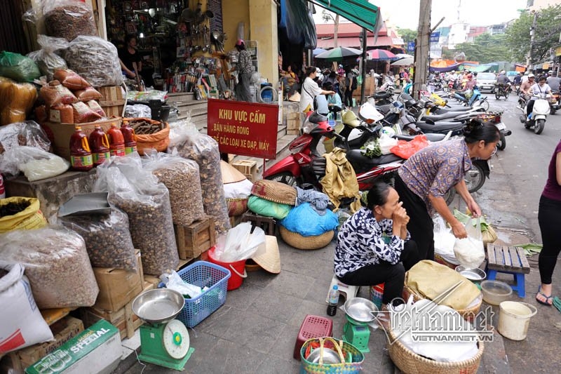 giành vỉa hè, đòi lại vỉa hè, lấn chiếm vỉa hè, vỉa hè Hà Nội
