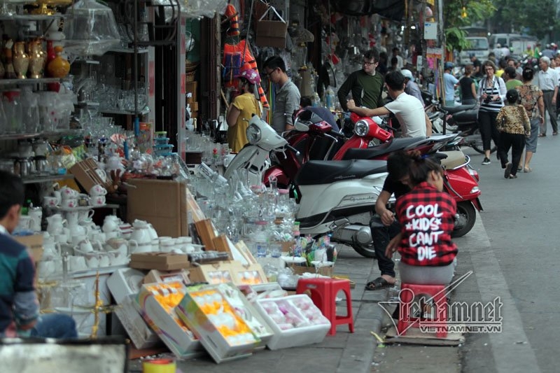 giành vỉa hè, đòi lại vỉa hè, lấn chiếm vỉa hè, vỉa hè Hà Nội