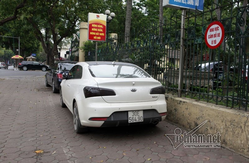 giành vỉa hè, đòi lại vỉa hè, lấn chiếm vỉa hè, vỉa hè Hà Nội