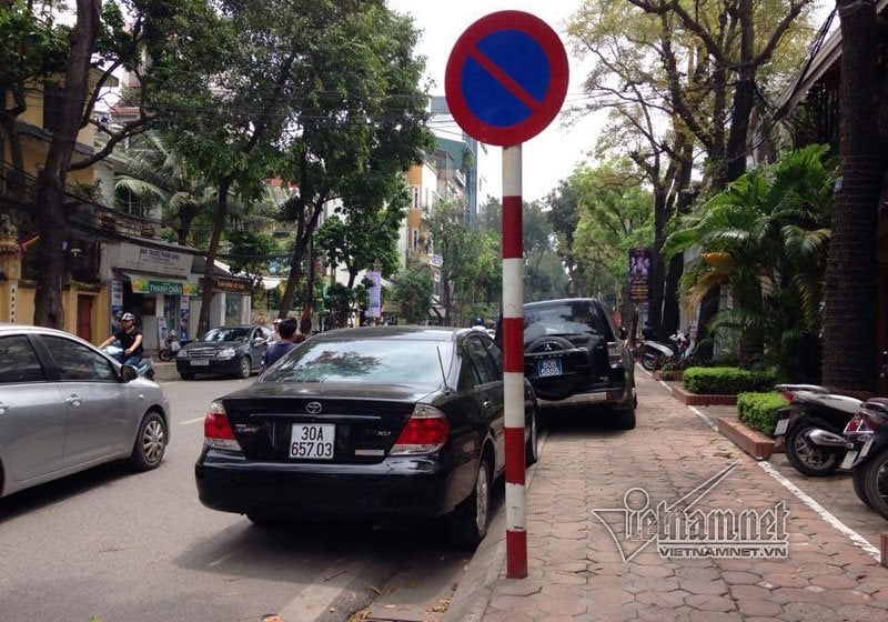 giành vỉa hè, đòi lại vỉa hè, lấn chiếm vỉa hè, vỉa hè Hà Nội