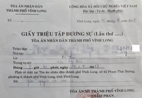 Xôn xao mẹ cùng con trai 'xông' vào đám cưới tố chồng lấy vợ trái luật - ảnh 2