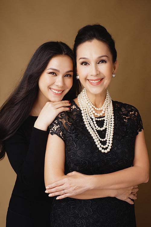 Diễn viên Diễm My và con gái lớn.