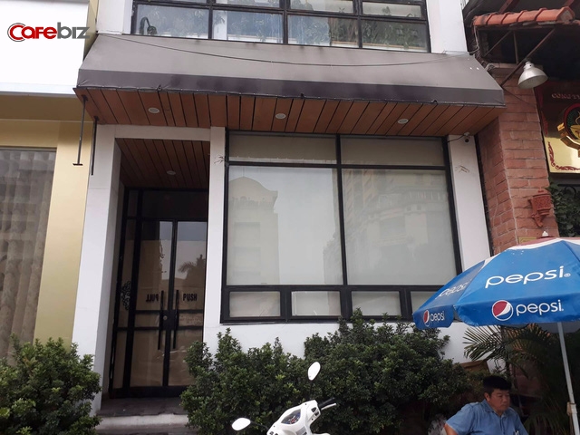 The KAfe tại 52, Nguyễn Chí Thanh cũng đóng cửa, biển hiệu đã bị tháo dỡ. Ảnh: Đức Thọ. 