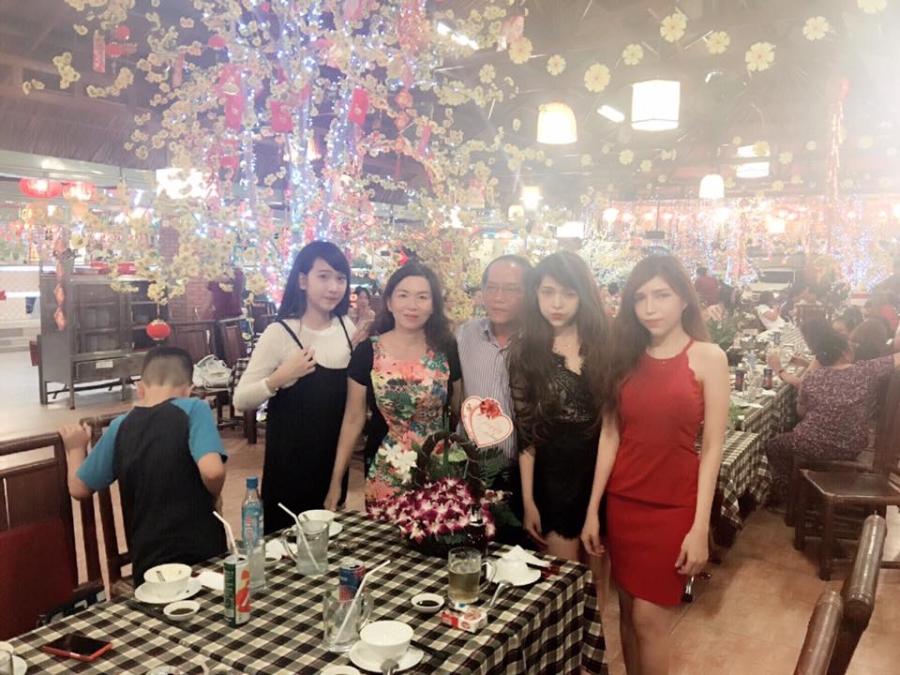 gia dinh “co 3 nang tien” khoe anh sang chanh, cac chang “ran ran” hinh anh 6