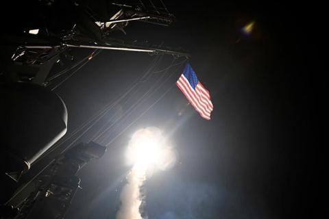 Mỹ phóng tên lửa Tomahawk vào Syria