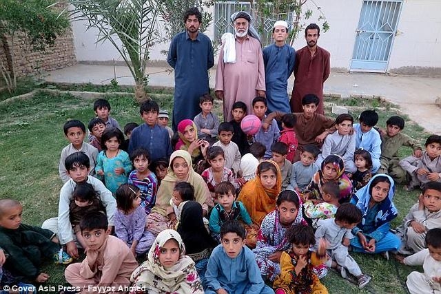 ong lao pakistan co 54 con vi...ngay nao cung “yeu” hinh anh 2