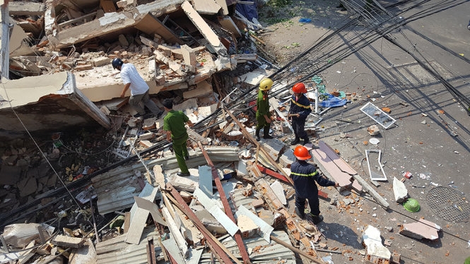 Sập nhà 3 tầng, một cụ ông văng ra đường tử vong 