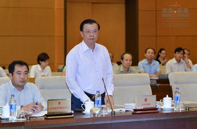  Bộ trưởng Tài chính Đinh Tiến Dũng giải trình thêm về một số nội dung trong dự thảo luật. 
