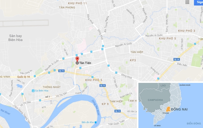 Tau hoa phai dung khan cap vi oto bi ket tren duong ray hinh anh 2