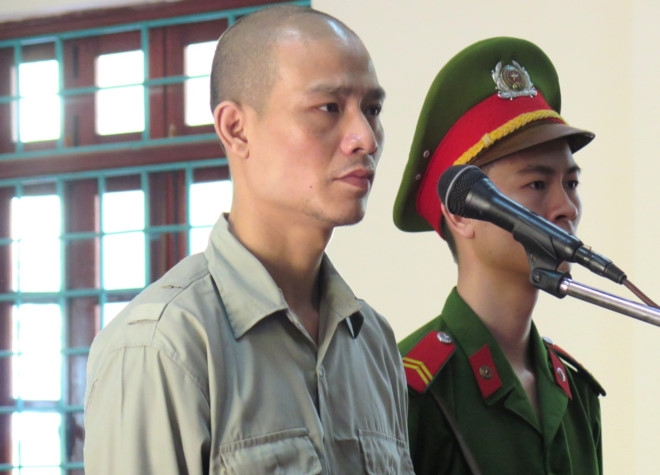 Vu 'quan tai dieu pho': Bi cao bi danh, ep chep lai ban ghi loi khai hinh anh 3