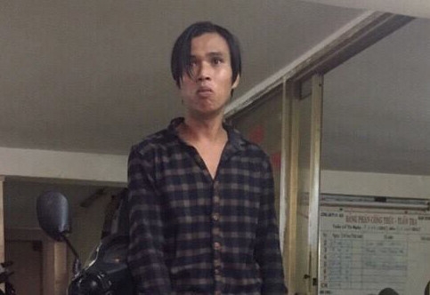 Trinh sat Sai Gon duoi theo doi trai gai cuop tap ve so cua ba lao hinh anh 2