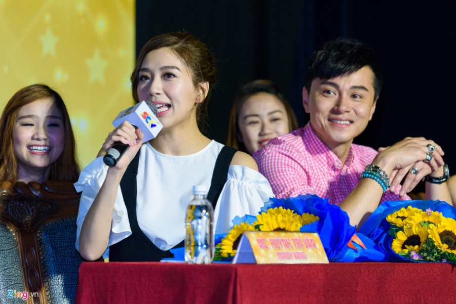 Hoa hau Hong Kong va sao TVB vui ve giao luu voi sinh vien Viet hinh anh 8
