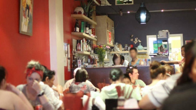 Nước mắt du học sinh Việt: Vào vai xin việc chủ đồng hương 