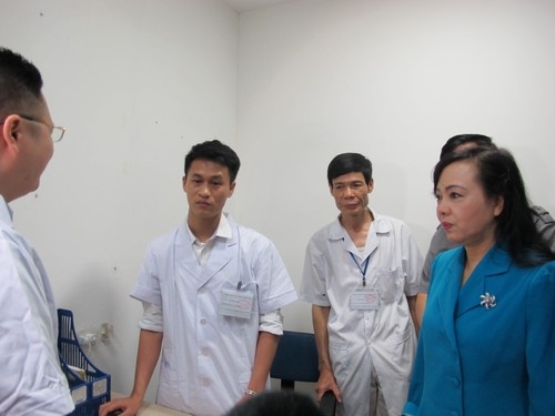 phong-kham-trung-quoc-dy-benh-nhan-nam-khoa-di-noi-khac-khi-bi-kiem-tra-1