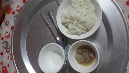 Thương cảm nàng dâu trẻ ở cữ được mẹ chồng chăm toàn thịt mỡ, canh suông, cho ăn lại bát cũ không rửa - Ảnh 3.