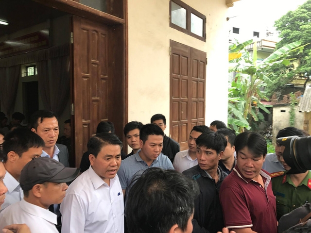  Kết thúc buổi đối thoại, ông Nguyễn Đức Chung cam đoan sẽ là người chỉ đạo để giải quyết những vấn đề bức xúc của người dân Đồng Tâm một cách công tâm, công bằng nhất. 
