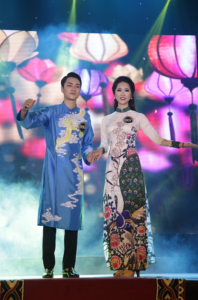  Thí sinh nam Trần Duy Long giành giải thưởng kép: dự án Nhân ái và Bộ ảnh ấn tượng lịch lãm khi sánh bước bên nữ sinh Tài năng Nguyễn Khánh Hòa 