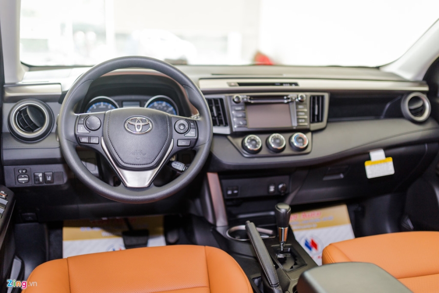 Toyota RAV4 2017 dau tien ve Ha Noi hinh anh 5