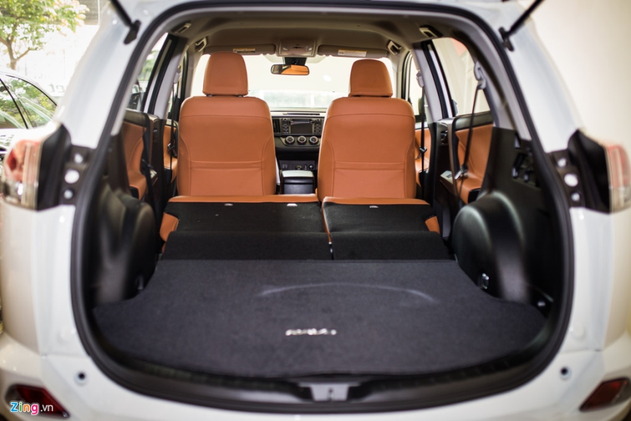 Toyota RAV4 2017 dau tien ve Ha Noi hinh anh 10