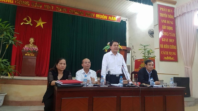  Từ trái qua phải: Bà Nguyễn Thị Lan - Bí thư Đảng ủy xã Đồng Tâm, ông Đỗ Văn Đương - Phó trưởng Ban Dân nguyện Quốc hội, ông Nguyễn Đức Chung - Chủ tịch TP Hà Nội và ông Đào Đức Toàn - Phó Bí thư Thành ủy Hà Nội, cùng tham gia buổi đối thoại. 
