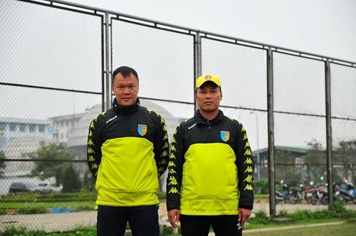 cau-thu-u15-ha-noi-keu-cuu-vi-bi-hlv-doi-thu-doa-cat-gan-chan