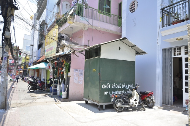 Chốt dân phòng mới ngay tại vị trí trụ sở khu phố bị tháo dỡ trước đó