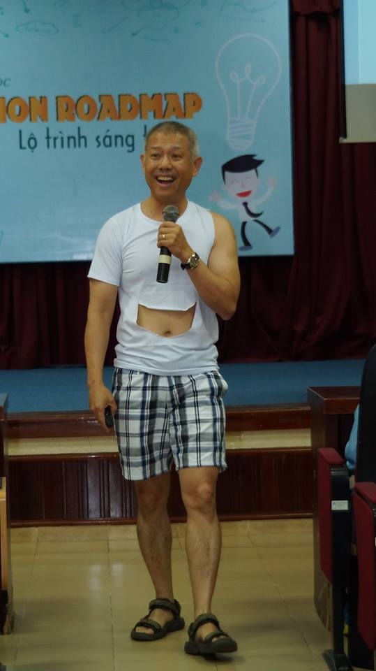 Phó hiệu trưởng ĐH Hoa Sen mặc quần đùi, áo thun trong giờ giảng bài: Tôi mặc như vậy để dạy sinh viên tư duy sáng tạo! - Ảnh 6.