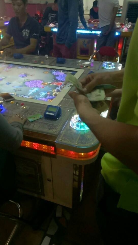 Việc đổi điểm ra tiền diễn ra tại bàn.