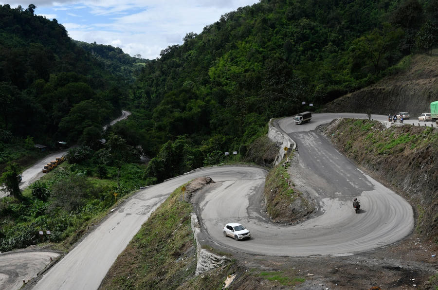 Vuot 15.000 km tren chiec xe re nhat the gioi hinh anh 6