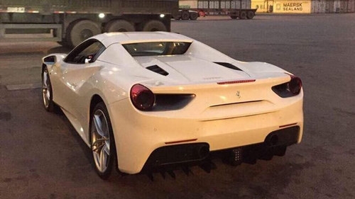 Xe tiền tỷ Ferrari 488 Spider thứ 3 cập bến Việt Nam - 3