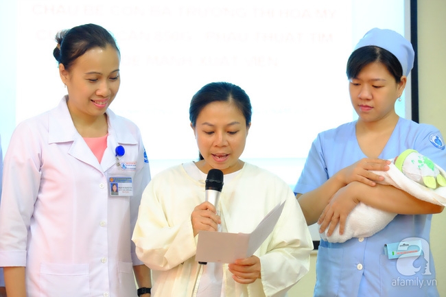 Bé gái bệnh tim nặng, nhỏ bằng bàn tay bác sĩ đã được xuất viện - Ảnh 4.