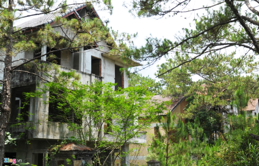 Co dai phu kin hang loat biet thu bo hoang o Kon Tum hinh anh 7