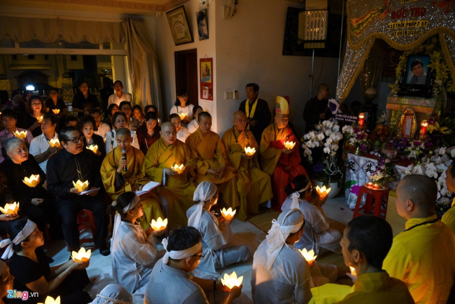 Nghe si Viet khoc nghen trong dem hoa dang tien biet NSUT Thanh Sang hinh anh 1