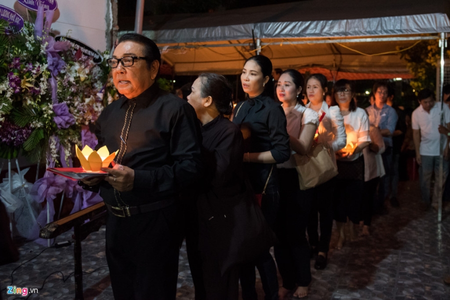 Nghe si Viet khoc nghen trong dem hoa dang tien biet NSUT Thanh Sang hinh anh 9