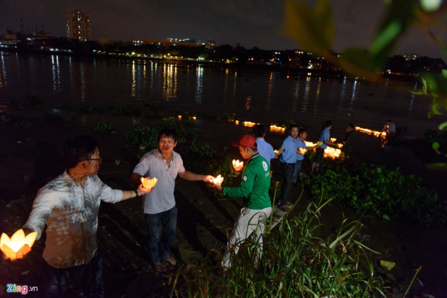 Nghe si Viet khoc nghen trong dem hoa dang tien biet NSUT Thanh Sang hinh anh 10