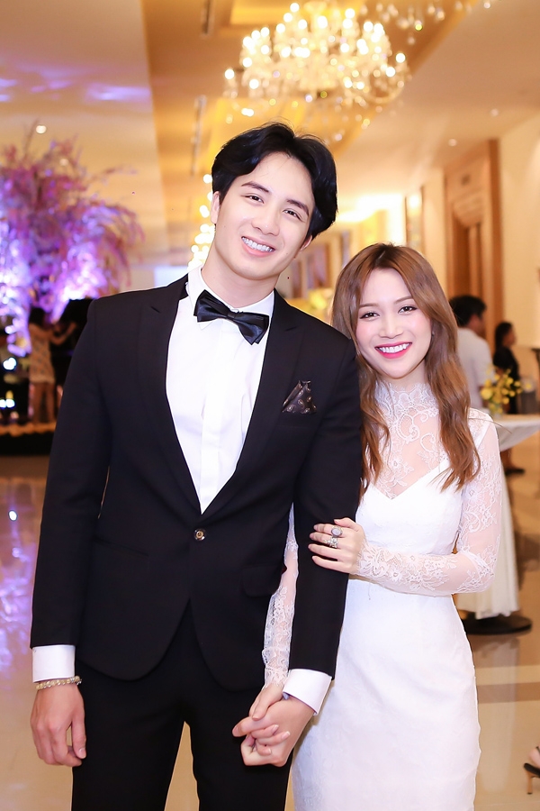 nguoi-yeu-dien-trai-nam-tay-si-thanh-khong-roi-o-su-kien-2
