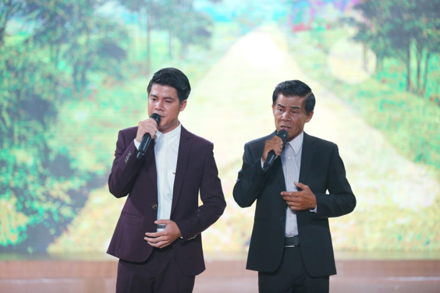 Nhac si Duc Huy va Phuong Dung nhan xet trai chieu tren ghe nong hinh anh 8